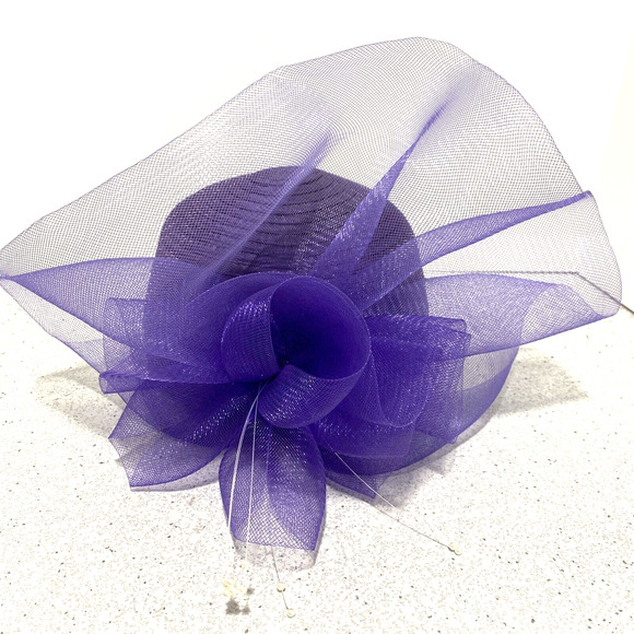 Vintage inspired purple hat with netting bow and faux pearls retro pill box look - Picture 9 of 10